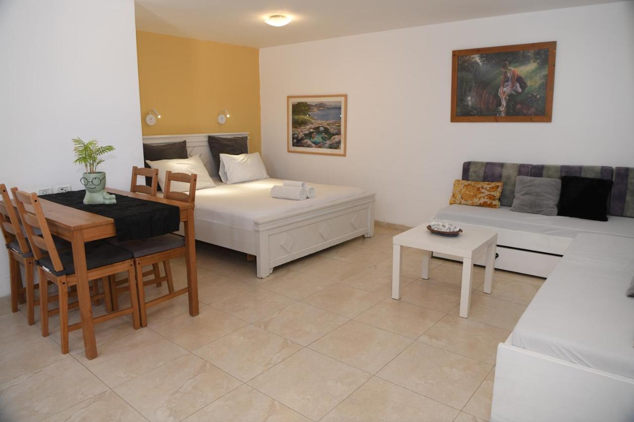 Switzerland In The Arbel Guest House Bagian luar foto