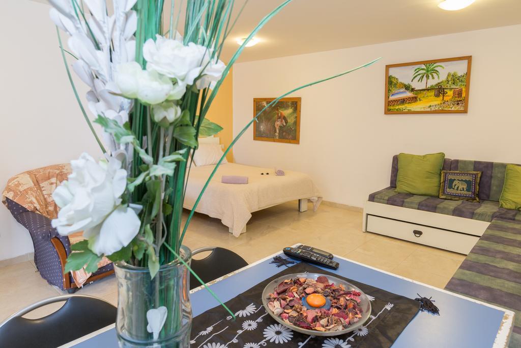 Switzerland In The Arbel Guest House Bagian luar foto
